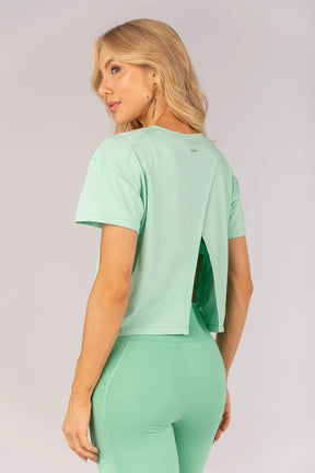 Blusa com Abertura Nas Costas (Chá Verde)